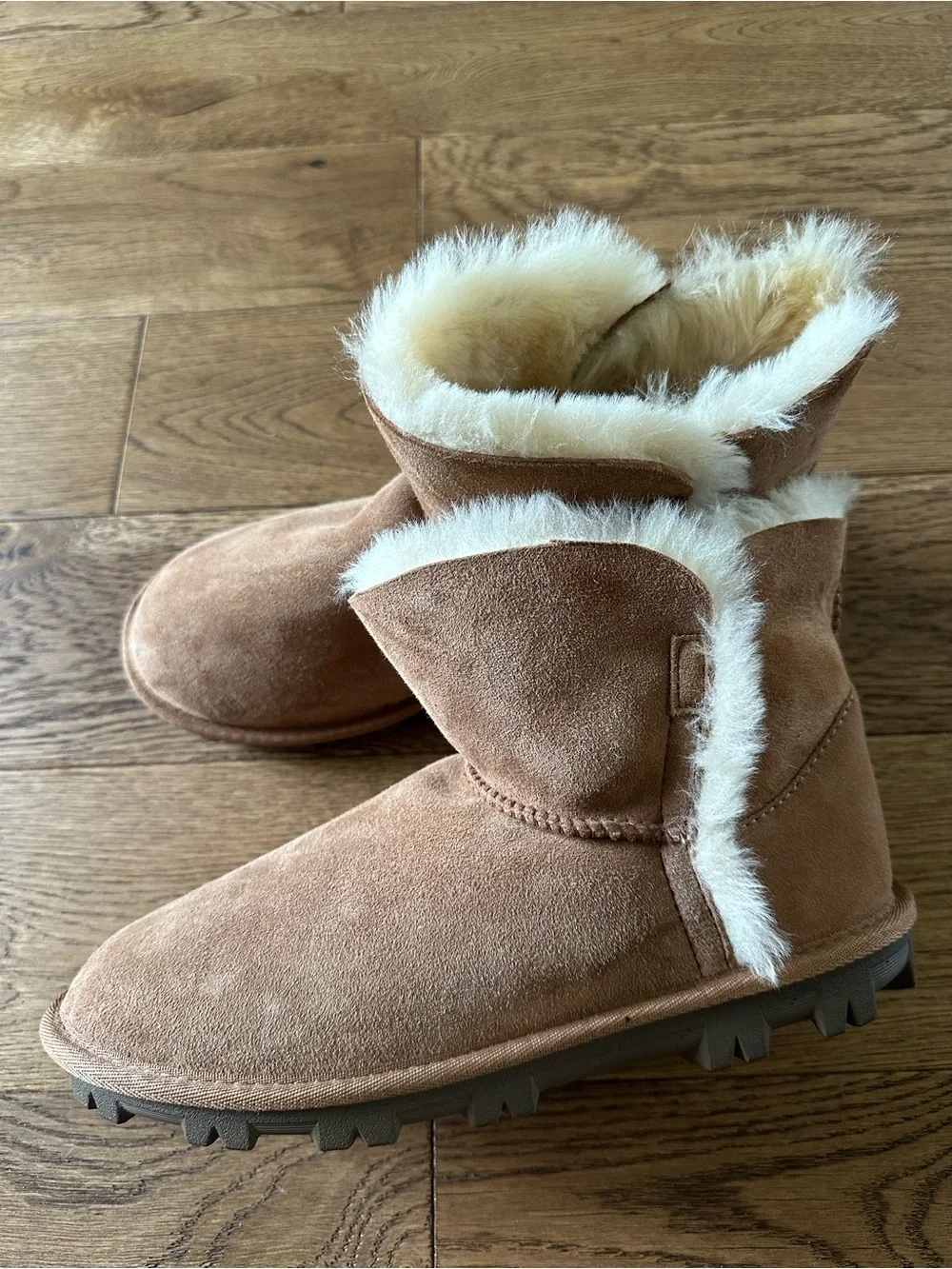 100% Shearling Wool Lined Boots Sz 7